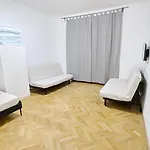 Apartment For 12P - 2 Minutes Form Vienna Main Station