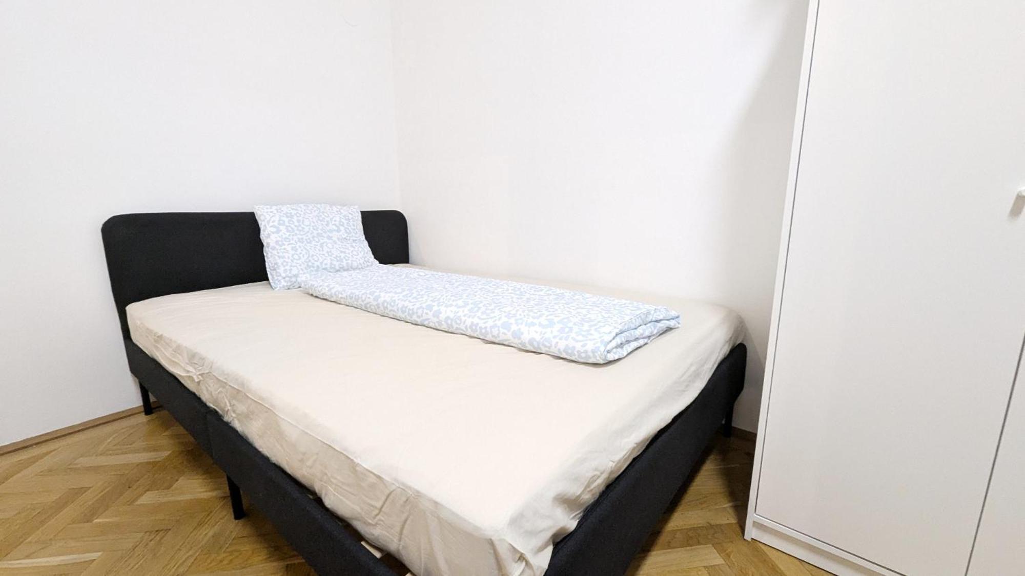 For 12p - 2 Minutes Form Main Station Apartment Wien