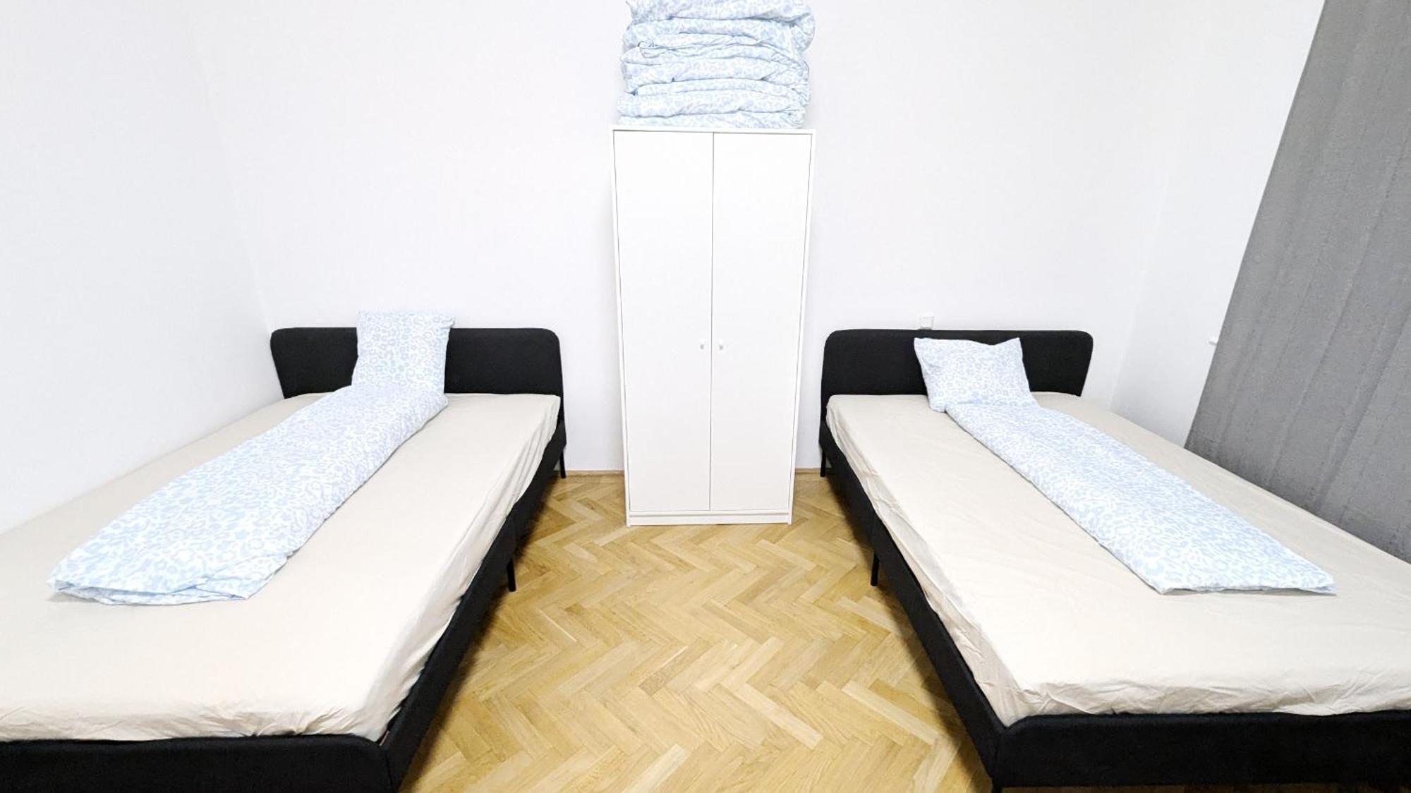 For 12p - 2 Minutes Form Main Station Apartment *
